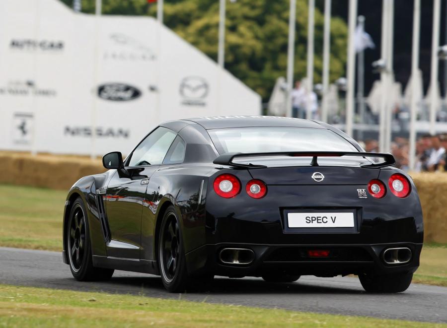  Nissan GT-R Spec V 2009 года  (фото 3 из 40)
